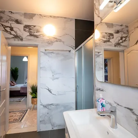 Infinity Apartment *